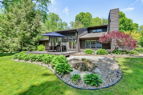 Cassopolis Vacation Home - Walk to Diamond Lake!