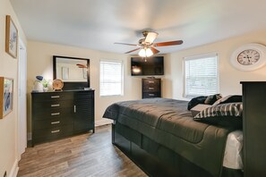 4 bedrooms, laptop workspace, bed sheets - Goldsboro Vacation Rental w/ Large Backyard! (Goldsboro)