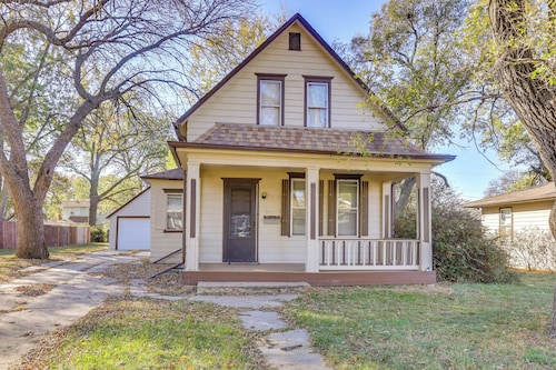 3 Mi to Golf - Beatrice Vacation Home!