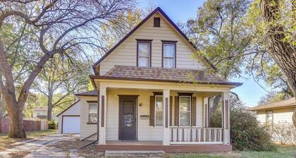 3 Mi to Golf - Beatrice Vacation Home!