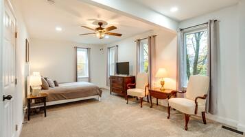 4 bedrooms, laptop workspace, iron/ironing board, bed sheets