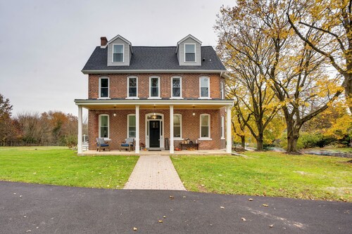 Family-friendly Hatfield Home: 3 Mi to Downtown!