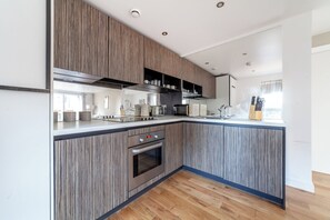 Apartment | Dapur peribadi | Pembancuh kopi espreso, peti sejuk, ketuhar gelombang mikro, ketuhar 