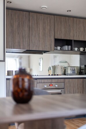 Apartment | Private kitchen | Fridge, microwave, oven, stovetop - The Lewisham Collection (London)