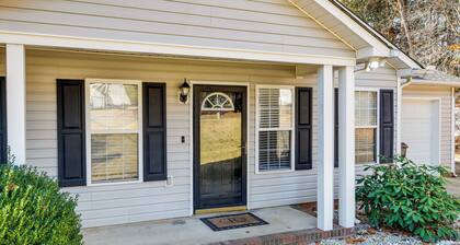 Peaceful Troutman Home: 5 Mi to Lake Norman!