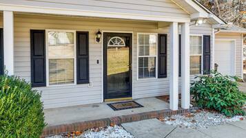 House (2 Bedrooms) | Interior