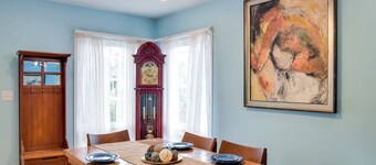 Eclectic Iowa City Cottage w/ Fire Pit!