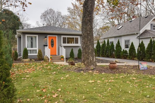 Eclectic Iowa City Cottage w/ Fire Pit!