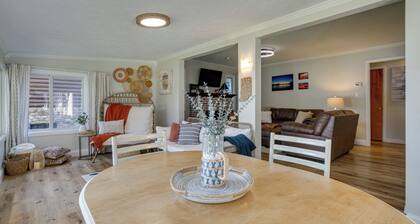 Lakefront Getaway in Leesburg w/ Dock + Kayaks!