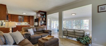 Lakefront Getaway in Leesburg w/ Dock + Kayaks!