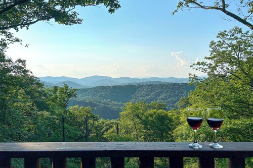 Mtn-view Blue Ridge Cabin on Over 2 Acres!