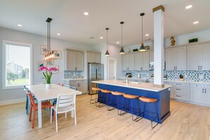 House (5 Bedrooms) | Interior