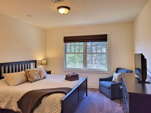 4 dormitoris, planxa i posts de planxar, wifi gratuïta i roba de llit 