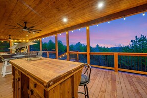Outdoor dining - Best VIEWS in Hochatown + Pool Table  + 2 Decks + 4 King Bedrooms + Bunk Loft (Broken Bow)