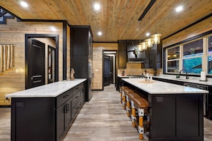 Fridge, microwave, oven, stovetop - Best VIEWS in Hochatown + Pool Table  + 2 Decks + 4 King Bedrooms + Bunk Loft (Broken Bow)