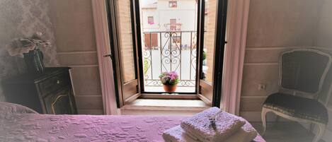 2 slaapkamers, een strijkplank/strijkijzer, wifi, beddengoed