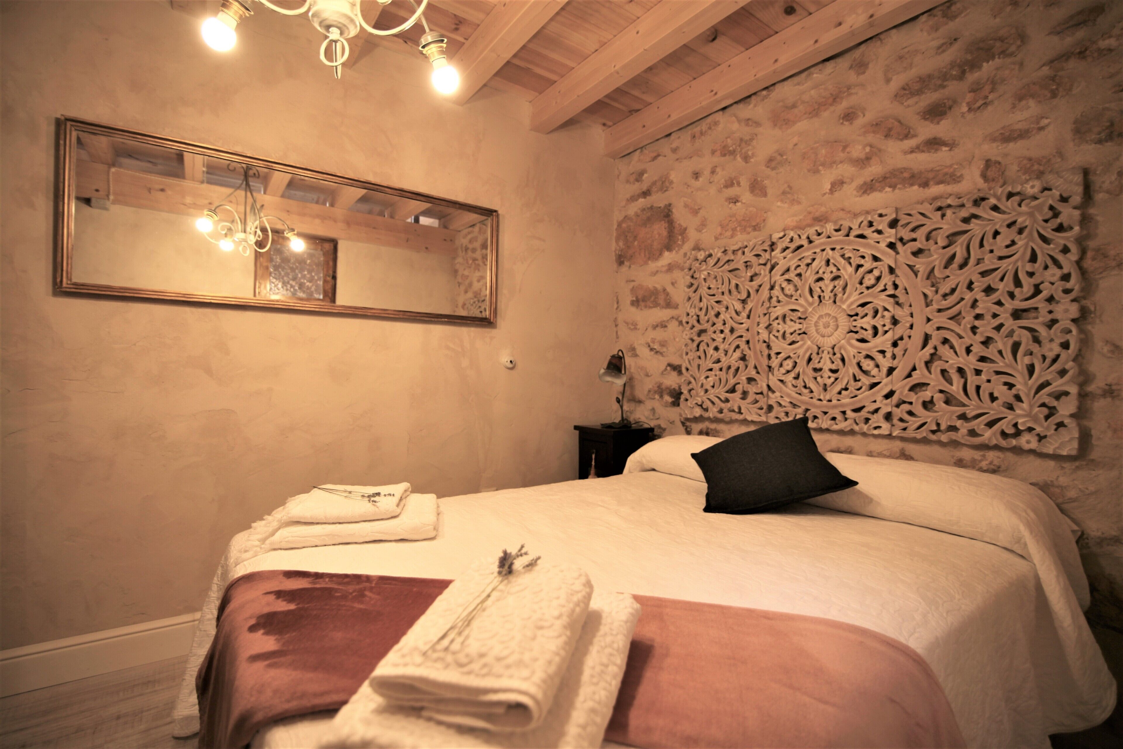 2 habitaciones, tabla de planchar con plancha, wifi y ropa de cama 