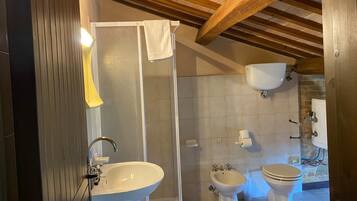 Handtücher, Seife, Toilettenpapier