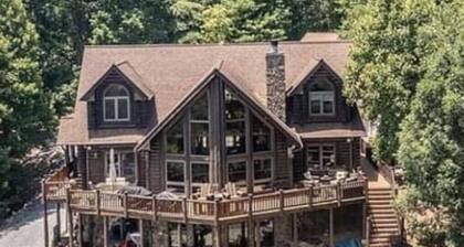 Experience Tranquility at Trinity Lodge, your Mountain Oasis in Leatherwood Moun