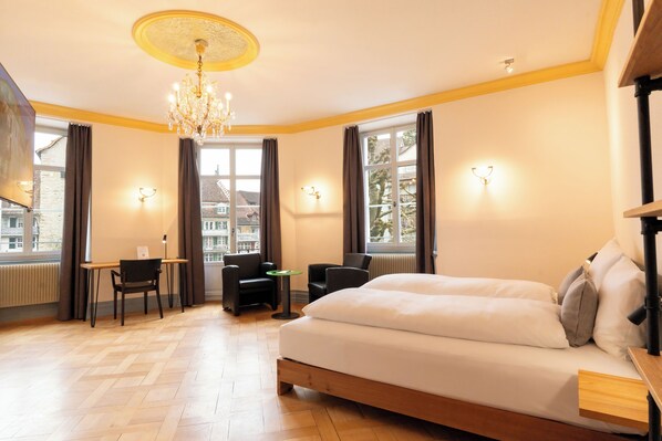 Superior-Doppelzimmer | Daunenbettdecken, Zimmersafe, Schreibtisch