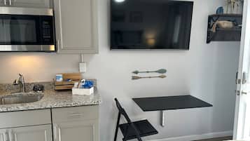 Kamar Single | Seprai premium, busa memori, dan didekorasi berbeda-beda