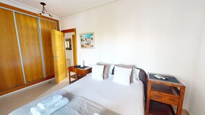 2 dormitorios, tabla de planchar con plancha, wifi gratis y ropa de cama