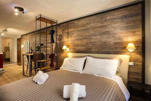 1 bedroom, travel cot, WiFi, bed sheets - The Designer's House (Brescia)