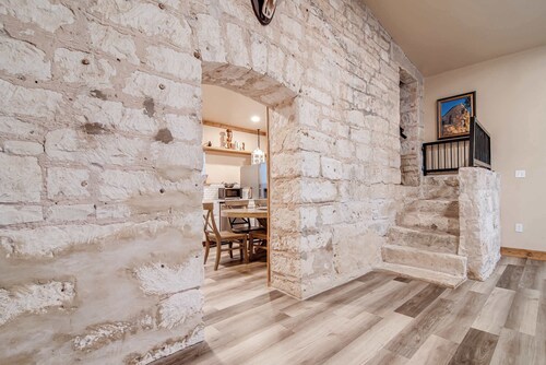 Luxury 1800s-Remodeled German Haus on PrivateRanch