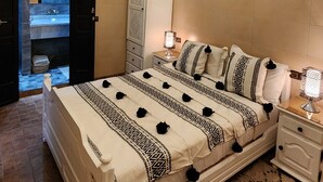 ファミリー 4 人部屋 | エジプト綿のシーツ、高級寝具、低反発ベッド、セーフティボックス (室内)