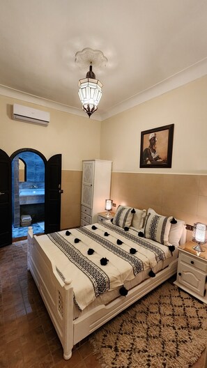 Family Quadruple Room | Egyptian cotton sheets, premium bedding, memory foam beds, in-room safe - Dar Salam Palm (Marrakech)