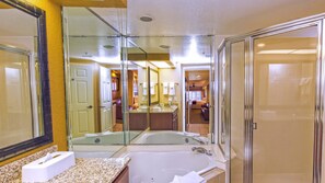 Jetted bath, hair dryer, towels, soap - Holidays at Westgate Lake Resorts! Condo w/separate Studio sleeps 12, 3Bd/3Bath (Orlando)