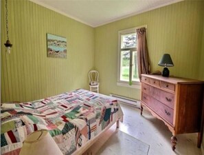 8 bedrooms, iron/ironing board, free WiFi, bed sheets