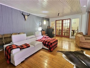 Smart TV, fireplace