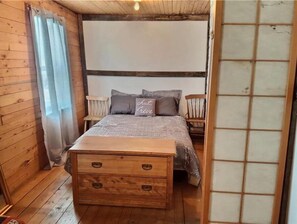 8 bedrooms, iron/ironing board, free WiFi, bed sheets