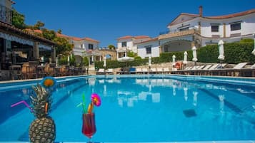 Bar à beira da piscina