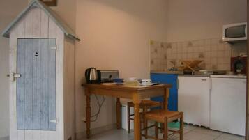 Keittoastiat/astiat/ruokailuvälineet