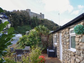 Property grounds - Tan Isa (Harlech)