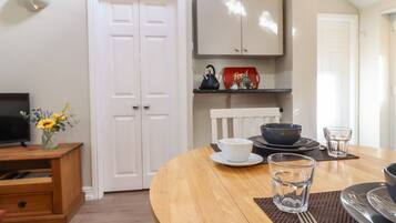 Fridge, electric kettle, toaster, cookware/dishes/utensils