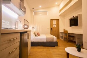 1 Schlafzimmer, Zimmersafe, Schreibtisch, Bügeleisen/Bügelbrett