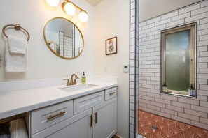 Artículos de tocador ecológicos, secador de pelo, toallas