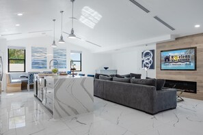 TV, fireplace