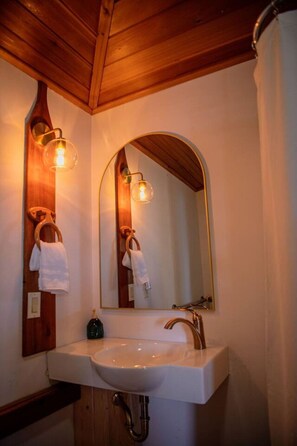 Amenidades de baño ecológicas, secadora de cabello, toallas