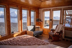 1 habitación, tabla de planchar con plancha y cuna de viaje