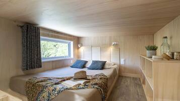 Signature Cottage | 2 bedrooms, individually furnished, iron/ironing board, bed sheets