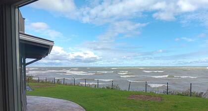 Pelican Point - Private Retreat - just 4 miles to downtown Sheboygan