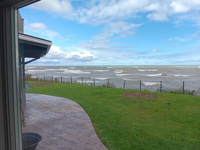 Pelican Point - Private Retreat - just 4 miles to downtown Sheboygan
