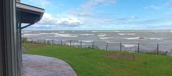 Pelican Point - Private Retreat - just 4 miles to downtown Sheboygan