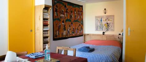 Free WiFi, bed sheets