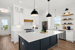 冷蔵庫、電子レンジ、コンロ、食器洗い機