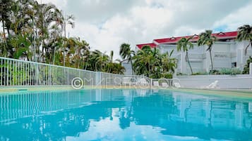 Kolam renang outdoor